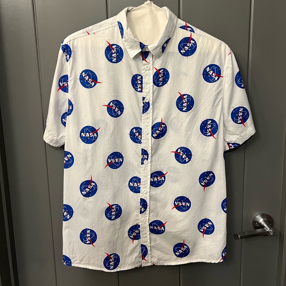 NASA Large Cotton Button-Down Shirt - Excellent Condition, Space-Inspired Style!